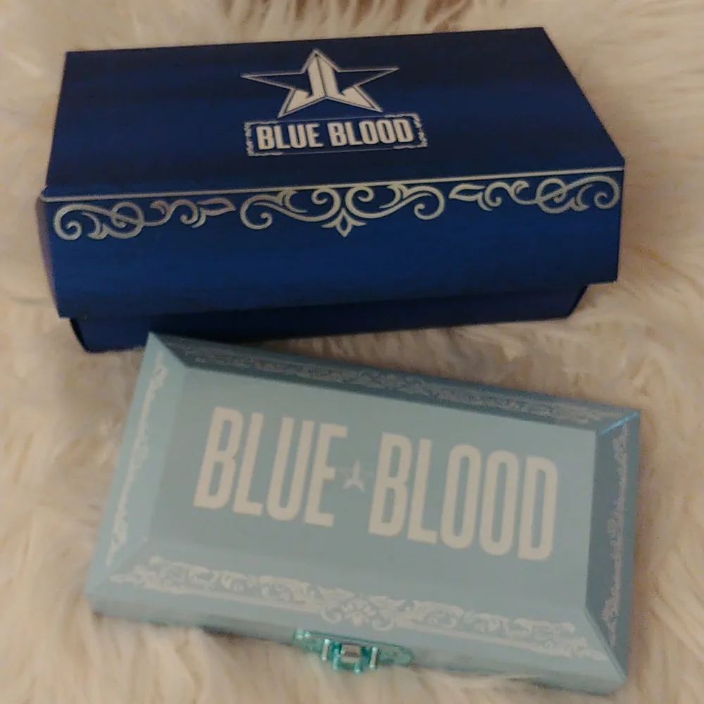 💙FIRM! NWT JEFFREE STAR BLUE BLOOD EYESHADOW PALETTE (LAST ONE AVAILABLE)
